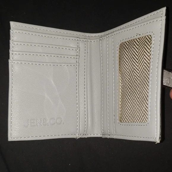 NWT- Jen & Co Folding Wallet. Grey & White Chevron. Model WL2066 - Picture 4 of 7